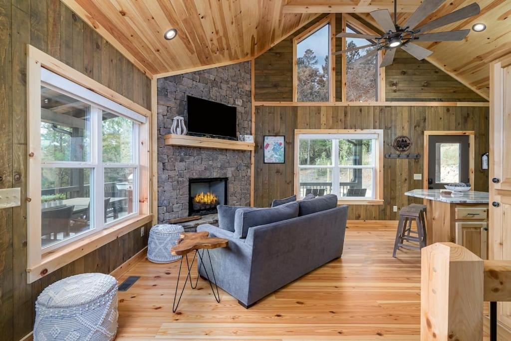 The Llaguna Lodge - New Cabin, Sleeps 10, Fire Pit, Hot Tub, In Blue Ridge , Ga Exterior foto