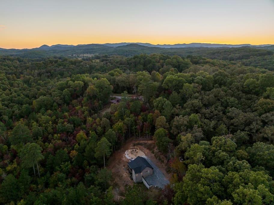 The Llaguna Lodge - New Cabin, Sleeps 10, Fire Pit, Hot Tub, In Blue Ridge , Ga Exterior foto
